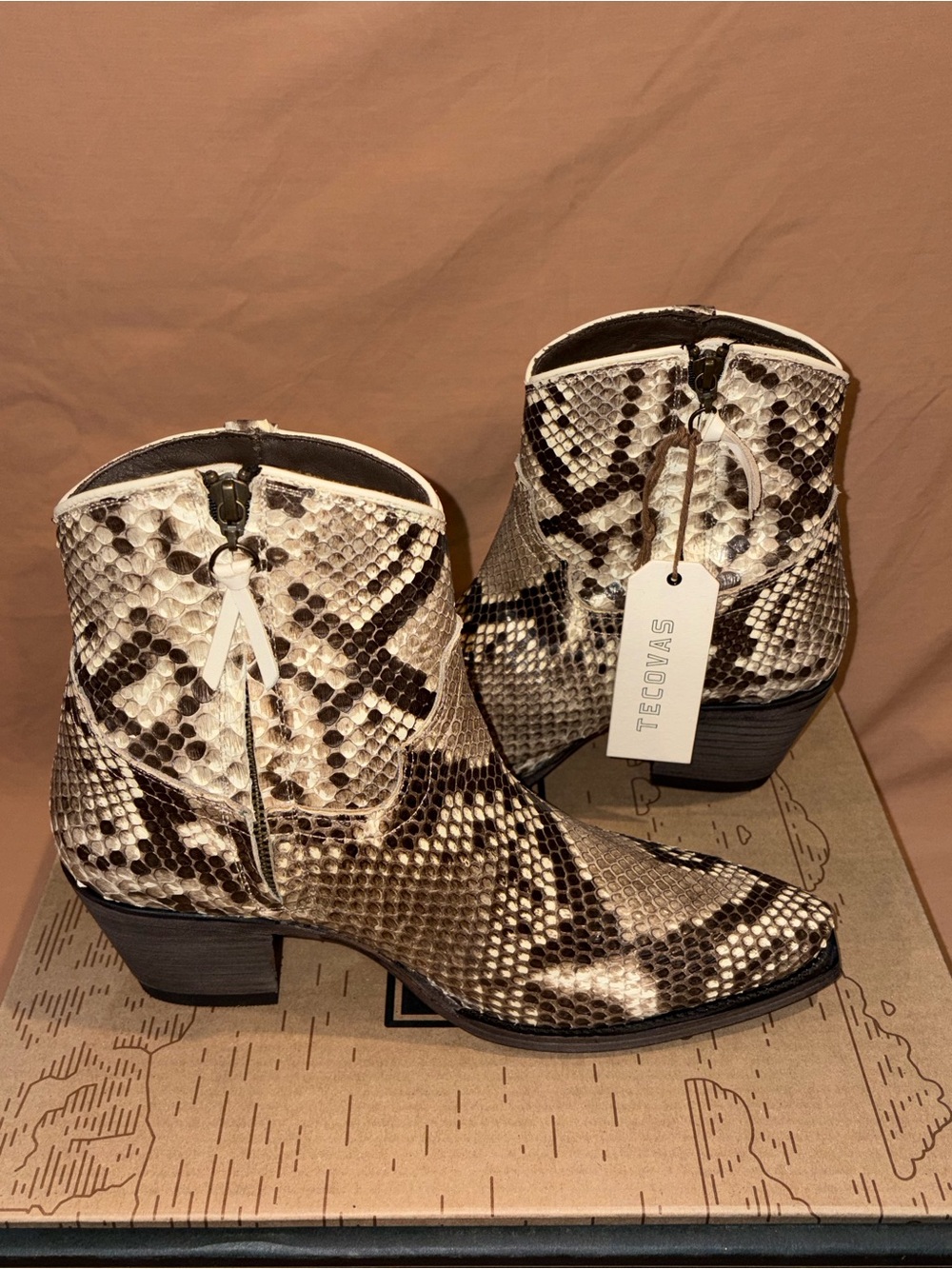 NWT Tecovas Zoey Python Bone Snip Toe Boots